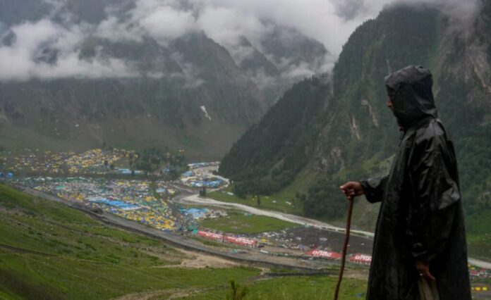 Amarnath Yatra pilgrims at Baltal route