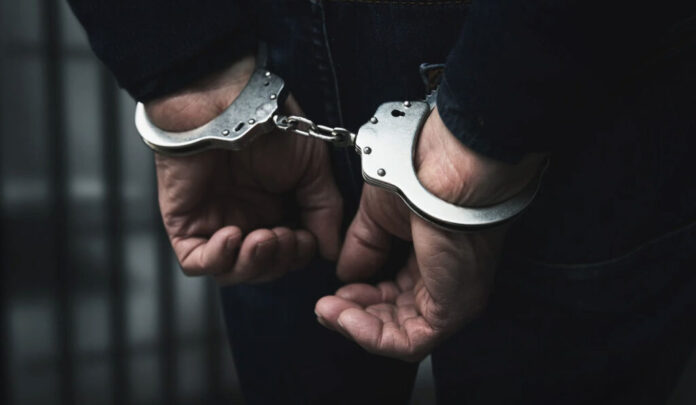 Police holding heroin seized from drug peddlers