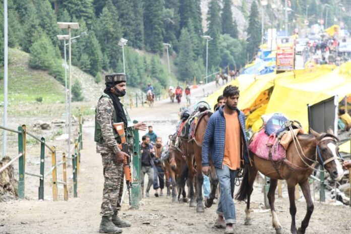 Amarnath pilgrims depart from Jammu for Baltal base camp