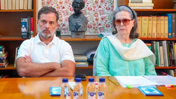Sonia Gandhi and Rahul Gandhi at an Independence Day function